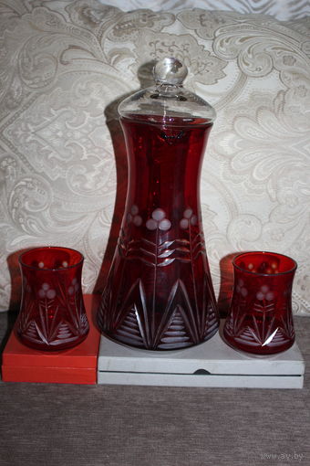 Графин с двумя стаканами, времён СССР, высота 33 см., без сколов и трещин.