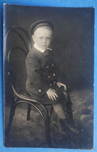 Фото мальчика. 1930-е г. 9х13.5 см