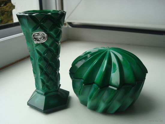 Винтажная вазочка из богемского малахитового стекла. Производство Чехословакии, Богемия, 1960-е годы.