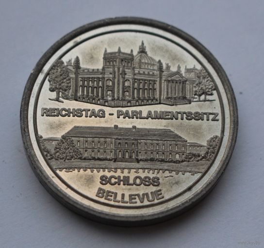 Памятная красивая медаль "Рейхстаг- Парламент"  - 35мм.   -