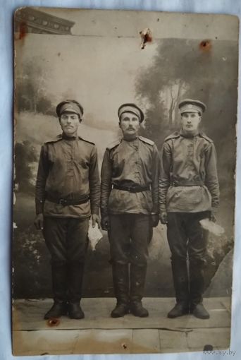 Фото трех солдат Российской империи.