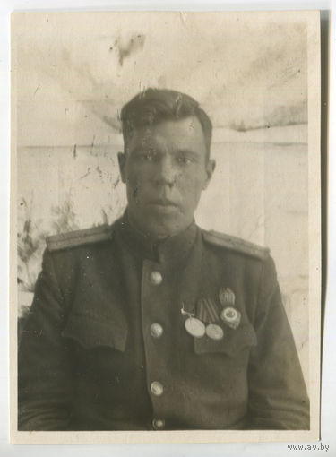 Лейтенант артиллерии, медали, нагрудный знак "За бои у озера Хасан" и Отличник артиллерист