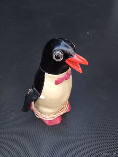 Детская игрушка пингвин