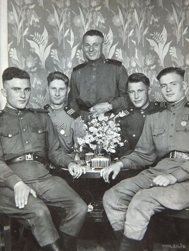 Солдаты  РККА Берлин  фото на память