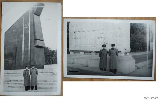 Два фото военных в Берлине. 1952 г. 9х13.5 см. Цена за 2 фото.