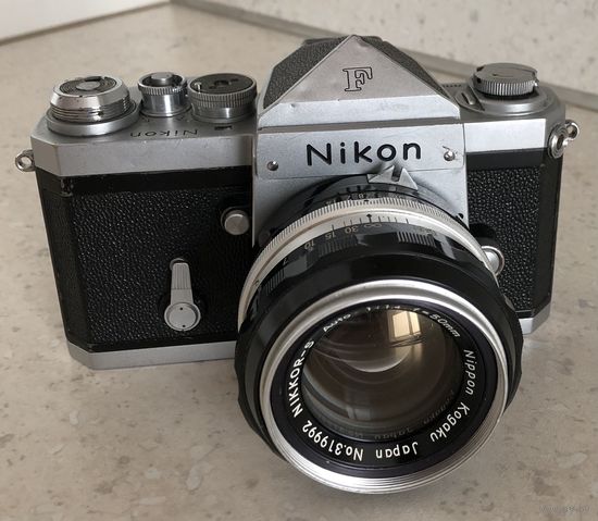 Nikon F + Nikkor 50mm 1:1.4 non-Ai
