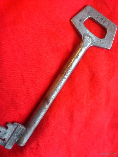 Ключ 1947 года,большой старинный советский