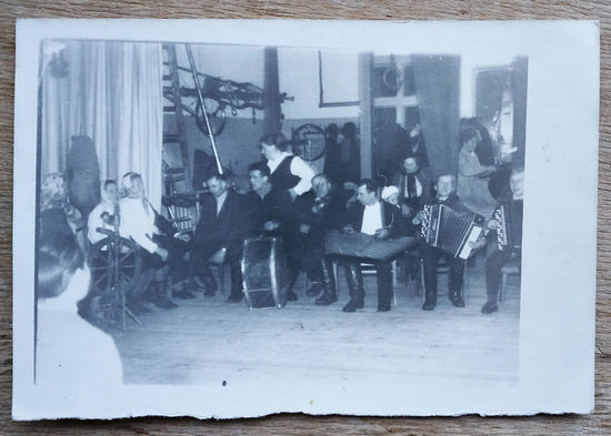 Фото сельского музыкального ансамбля. 1960-е. 9х13 см.