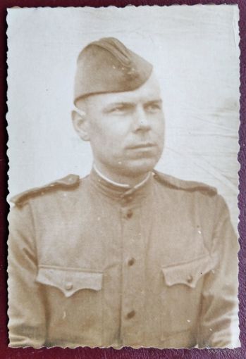 Фото сержанта РККА. 1943 г. 6х8.5 см.