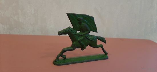 Советский оловянный солдатик игрушка СССР металл всадник на коне со Знаменем. Все на фото.