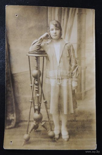 Фото дореволюционное "Девушка с бусами", до 1917 г.