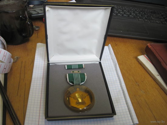 Медаль США в футляре.