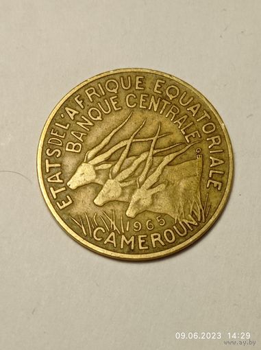 Экваторианое  Африканские Государство 10  франков 1965 года .