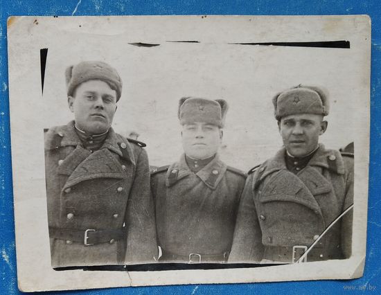 Фото трех военных. 1949 г. 9х12 см