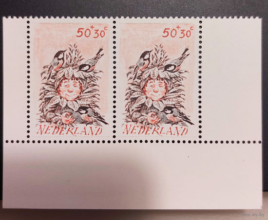 Нидерланды 1982. Детские марки. Ребенок и птицы (сцепка из 2 марок)