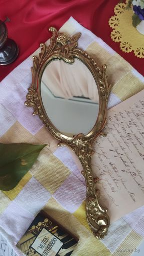 Винтажное ручное зеркало