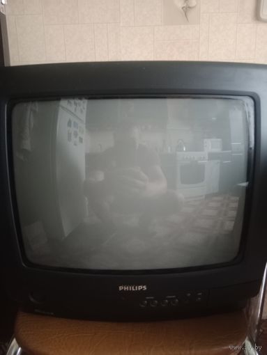Телевизор цветной Phillips в прекрасном состоянии, рабочий, с пультом