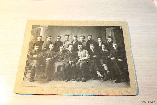 Фотография "добровольного пожарного общества", Вятка, 1930-е годы, размер с картоном 19.3*14.3 см.