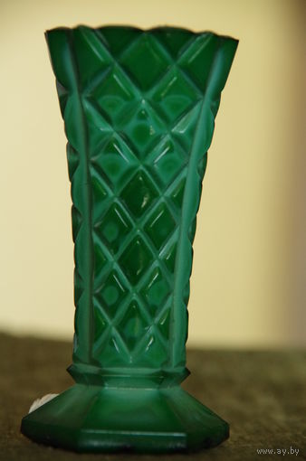 Ваза ( вазочка )  малахитовое стекло  ( Чехословакия )  10,5 см    целая