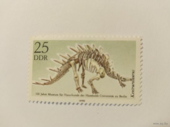 ГДР  1990  динозавр