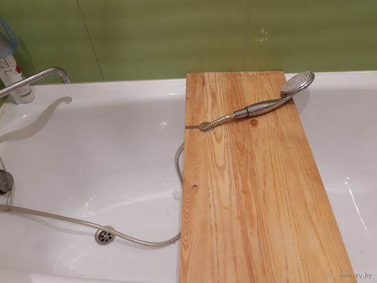 Деревянная полка-подставка на ванную