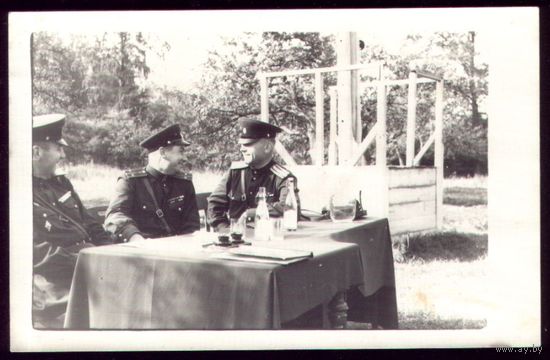 Фото Военные за столом