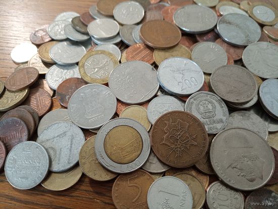 300 монет (2) без СССР, России и Украины