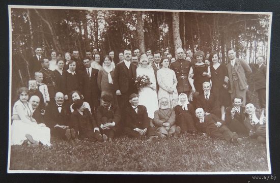 Фото "Деревенская свадьба, в приглашенных польские офицеры", Зап. Бел.,1930- е гг.