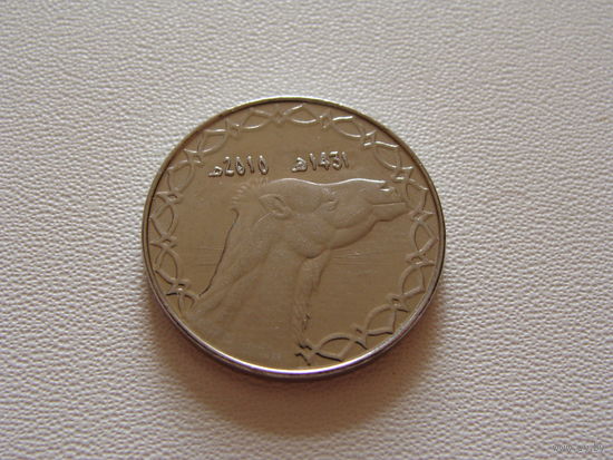 Алжир. 2 динара 2010 год  КМ#130 "Одногорбый верблюд"