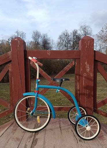 Детский ретро велосипед, небесного цвета. СССР.