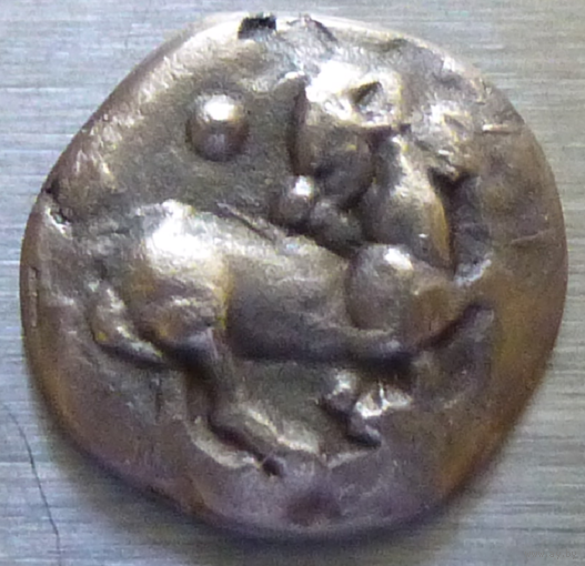 Трихемиобол МАКЕДОНИЯ, ЭГЕЙ. Обол 510-480 гг. до н.э.  козел встает на колени справа, оглядываясь назад